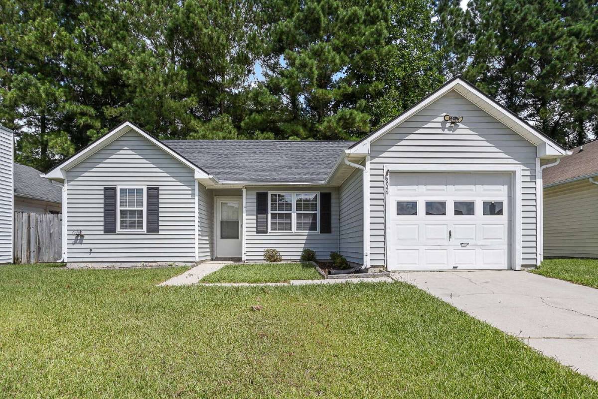 House for rent at 2045 Derby Run Rd, Jacksonville, NC 28546