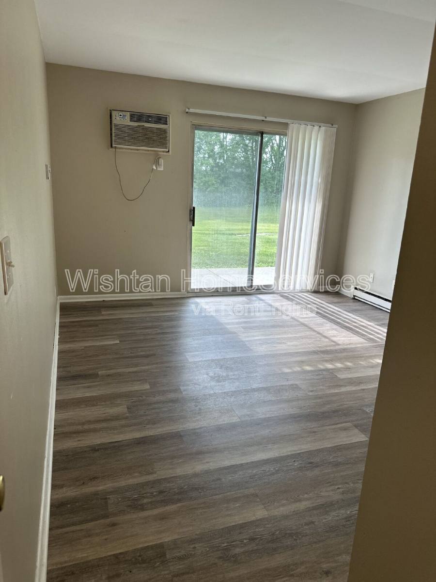 Apartment for rent at 204 Charleston Blvd #1, Macomb, IL 61455