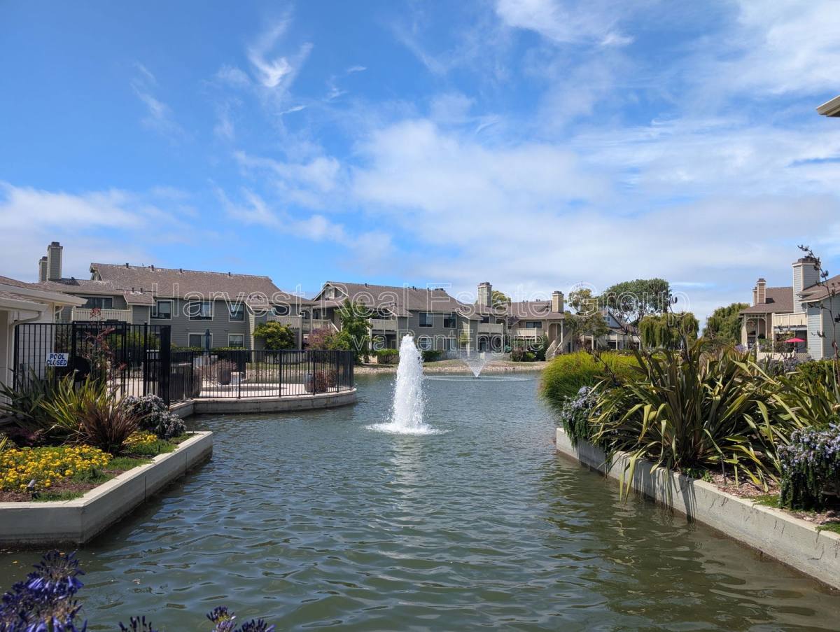 Apartment for rent at 218 Shoreline Court, Richmond, CA 94804