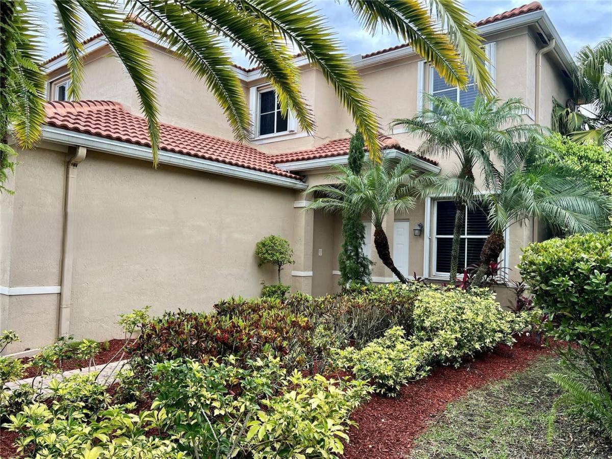 House for rent at 1113 Tupelo Way, Fort Lauderdale, FL 33327