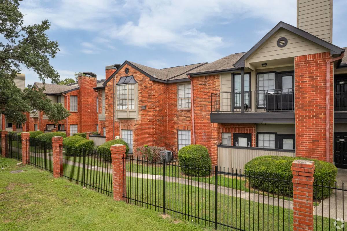 Apartment for rent at 700 Dunson Glen Dr #1316, Houston, TX 77090