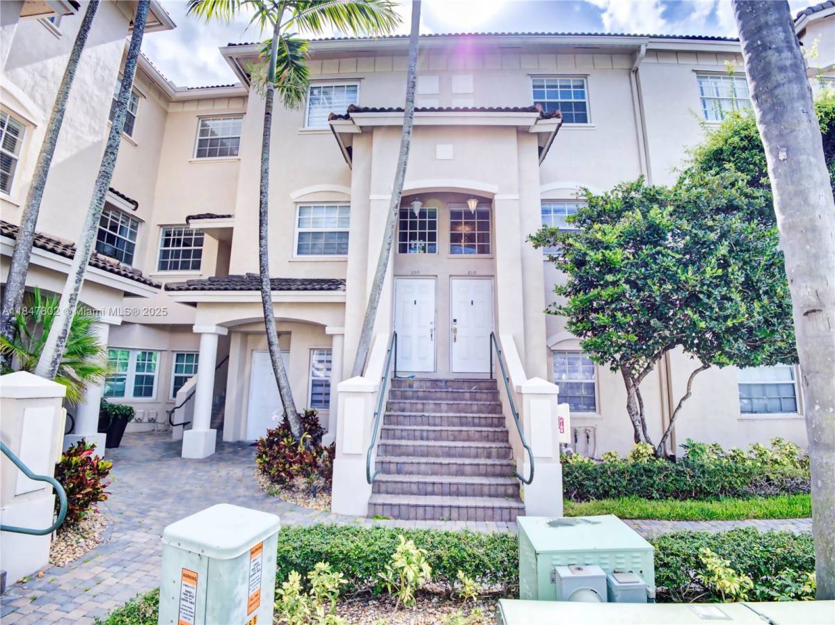Townhouse for rent at 5630 NW 114th Ave, Miami, FL 33178