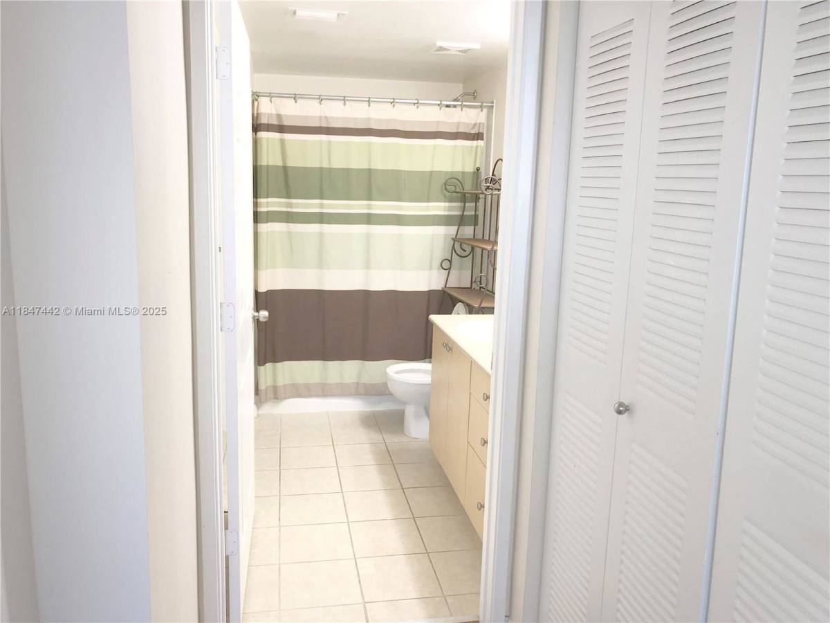 Apartment for rent at 1919 Van Buren St, Hollywood, FL 33020