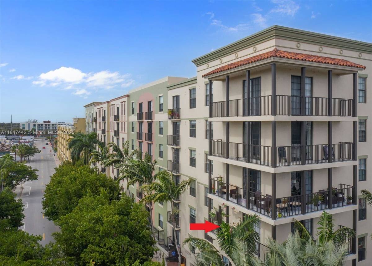 Apartment for rent at 1919 Van Buren St, Hollywood, FL 33020