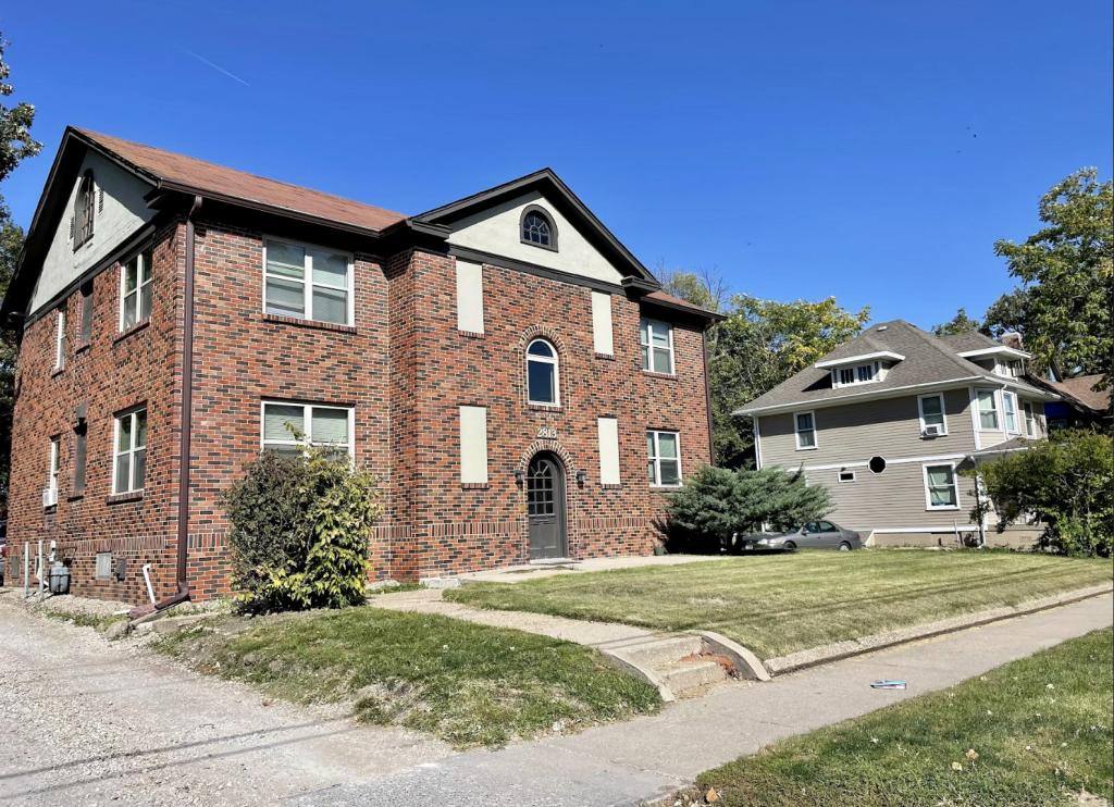 Apartment for rent at 2813 Cottage Grove Ave #2, Des Moines, IA 50311
