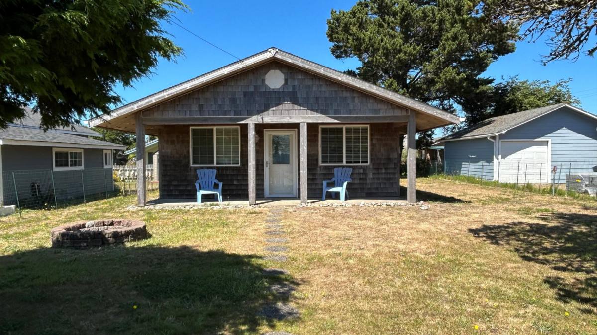 House for rent at 206 6th St NE, Long Beach, WA 98631