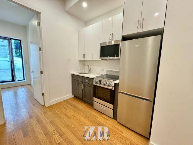 Townhouse for rent at 435 Dekalb Ave #1L, Brooklyn, NY 11205