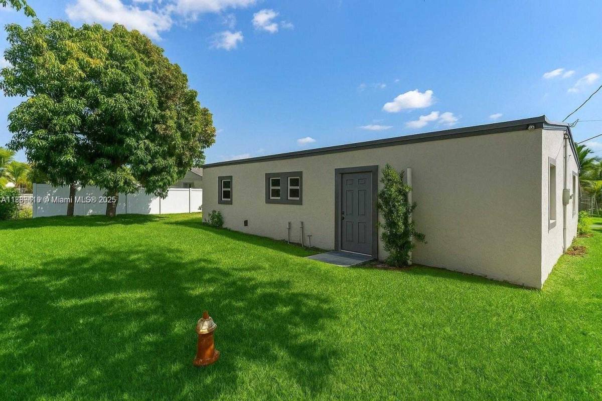 Apartment for rent at 607 SW 3rd St, Delray Beach, FL 33444