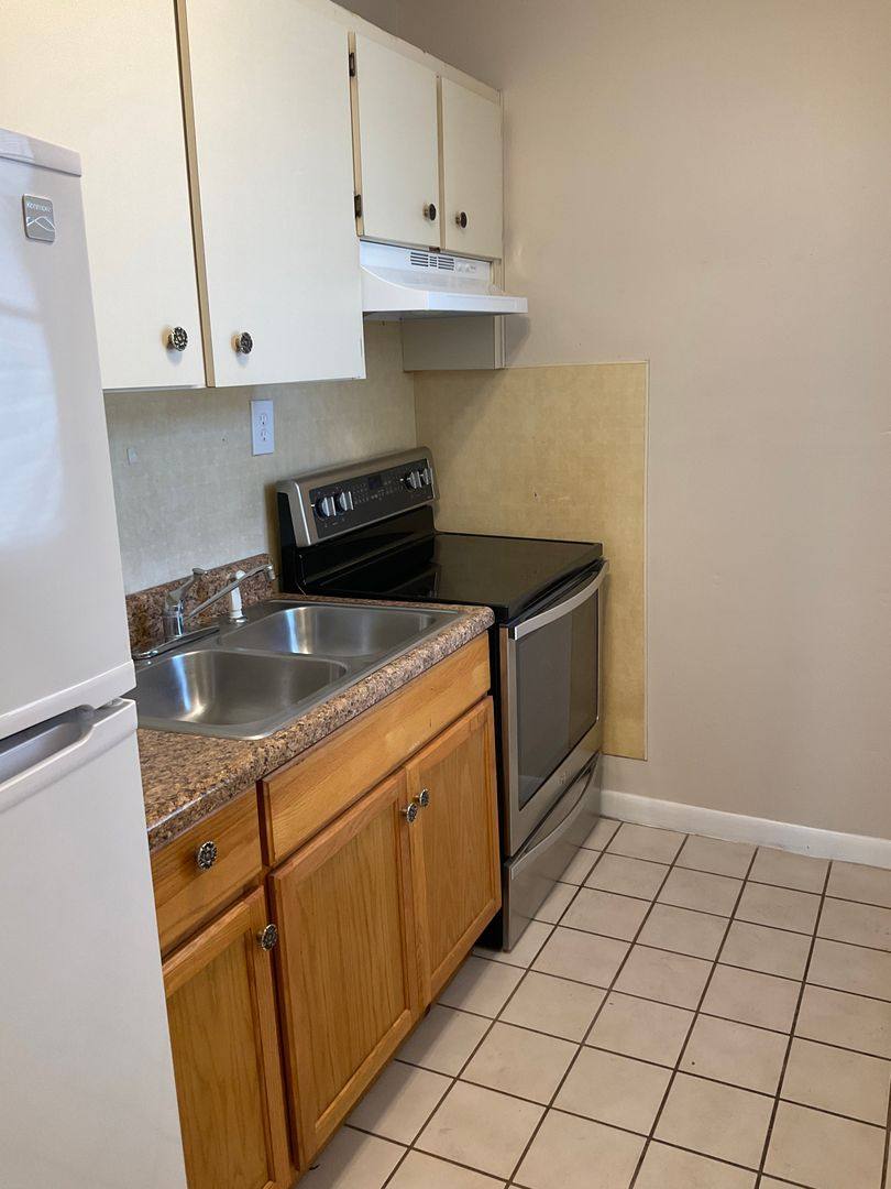 Apartment for rent at 321 W Ianthe St, Tavares, FL 32778