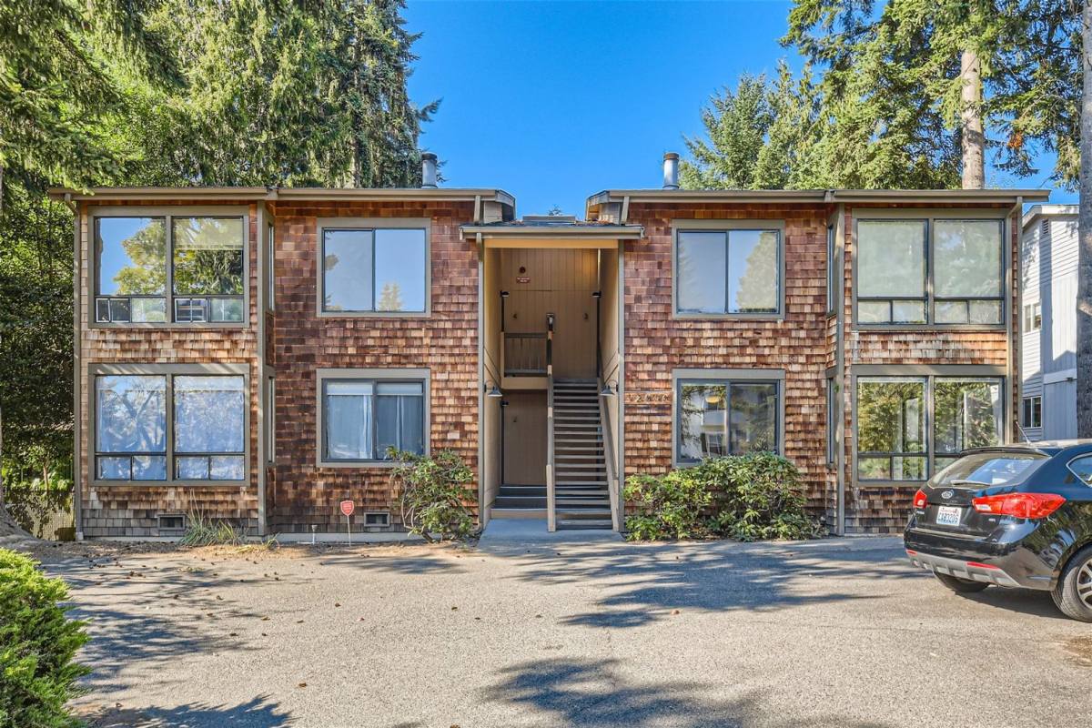 Apartment for rent at 12606 SE 30th St, Bellevue, WA 98005