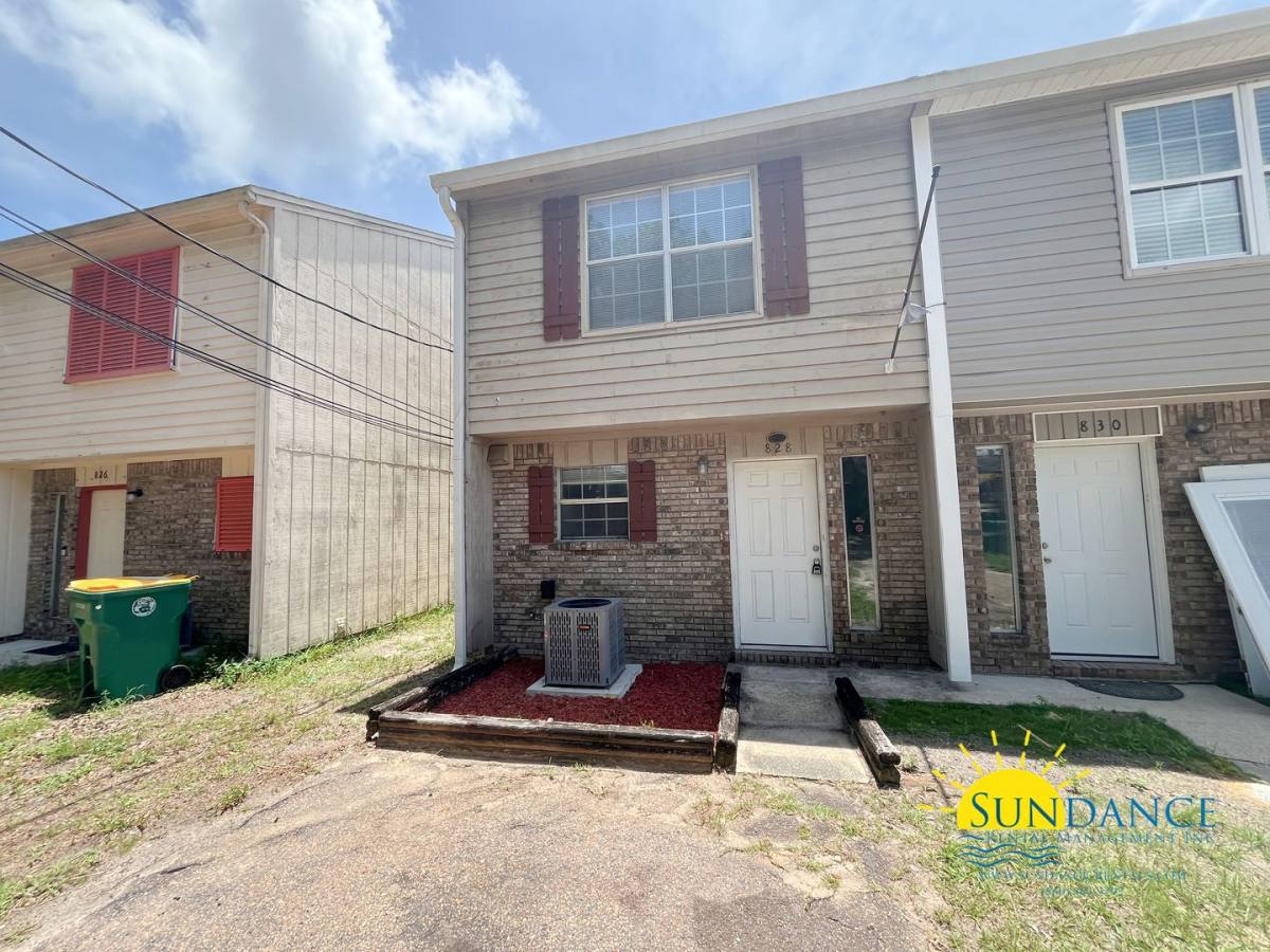 Townhouse for rent at 828 Shadow Lane, Fort Walton Beach, FL 32547