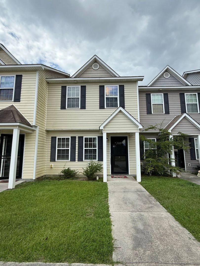 Townhouse for rent at 306 Burley Dr #3, Hubert, NC 28539