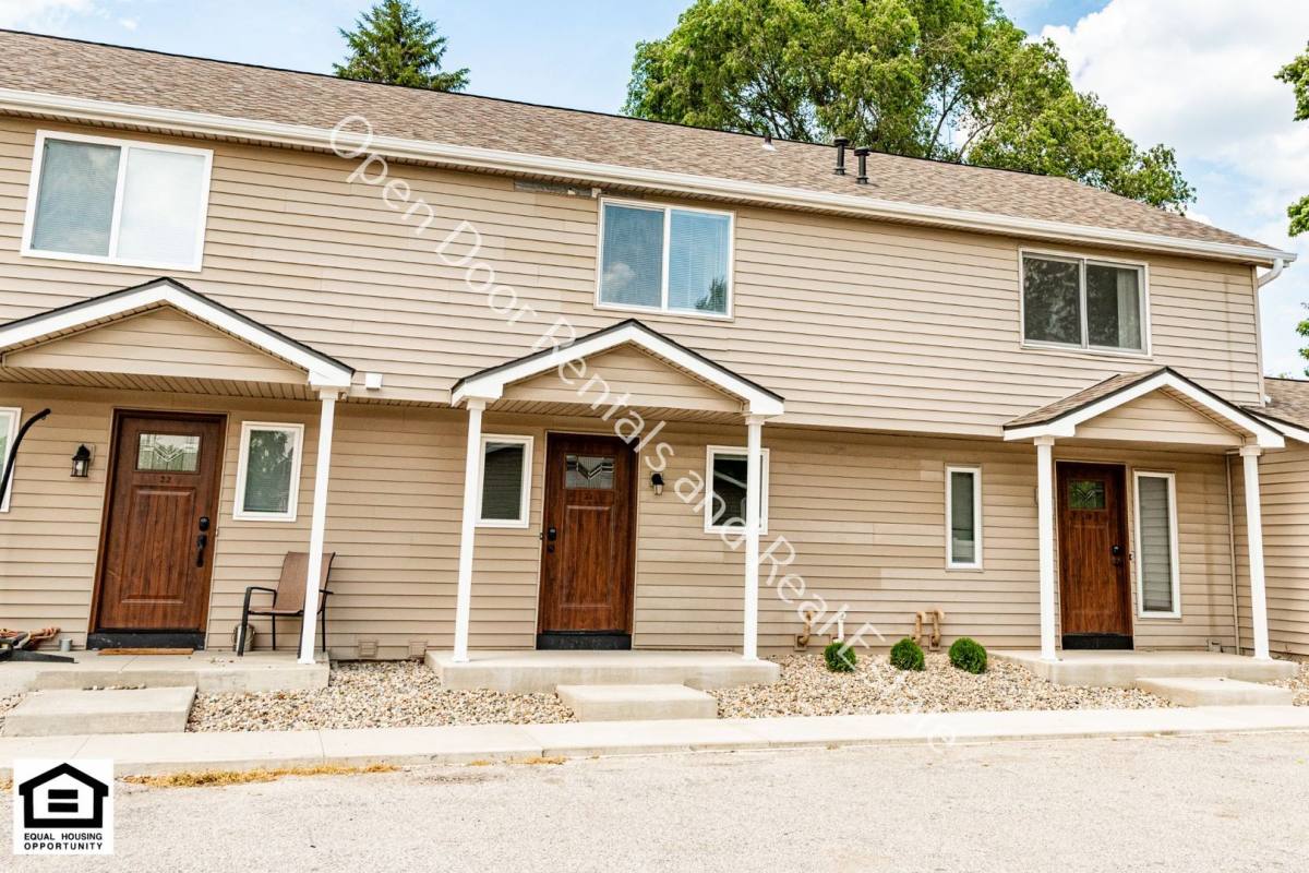 Townhouse for rent at 15018 Tally Ho Dr, Huntertown, IN 46748