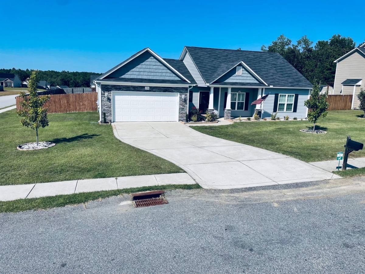 House for rent at 194 Yellowfoot Dr, Raeford, NC 28376