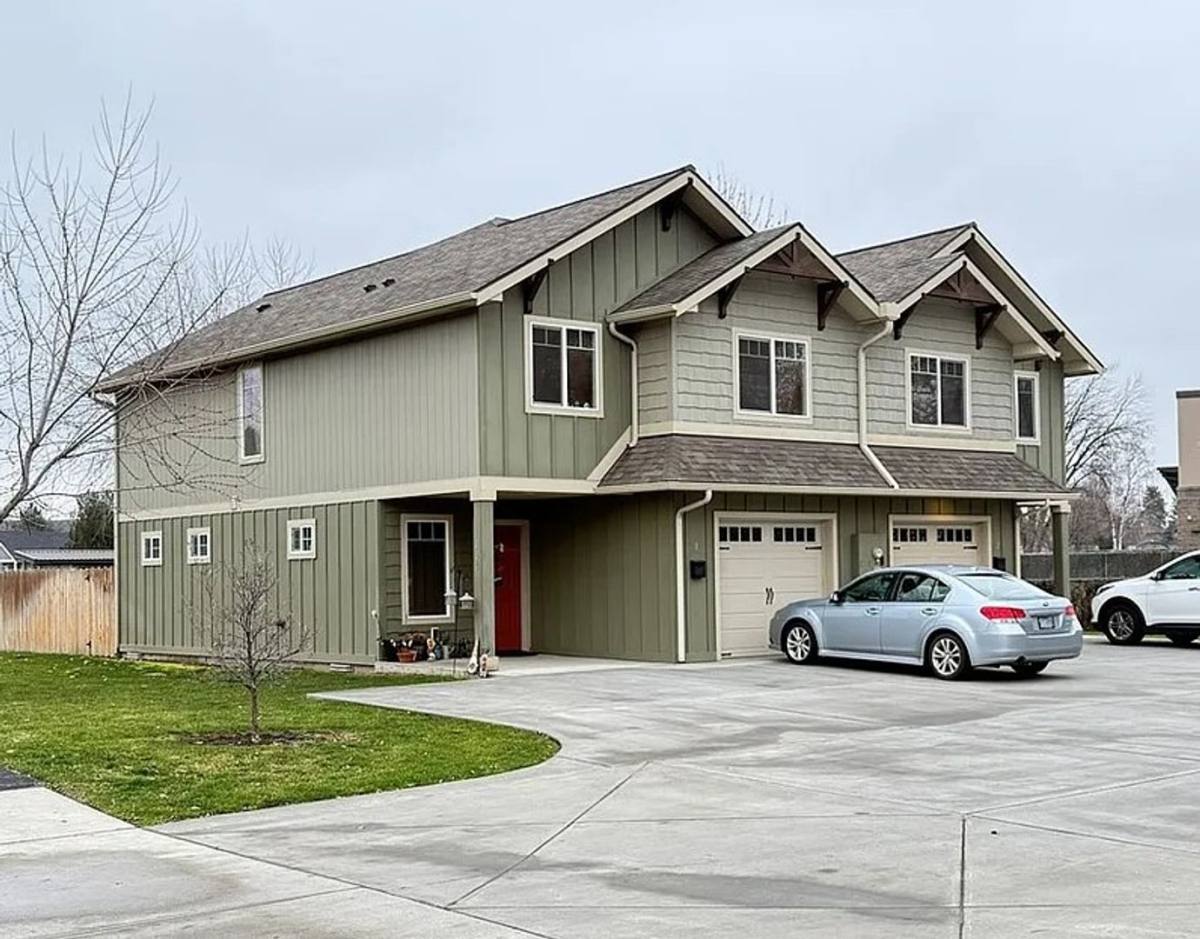 Apartment for rent at 226 E Whitman Dr, College Place, WA 99324