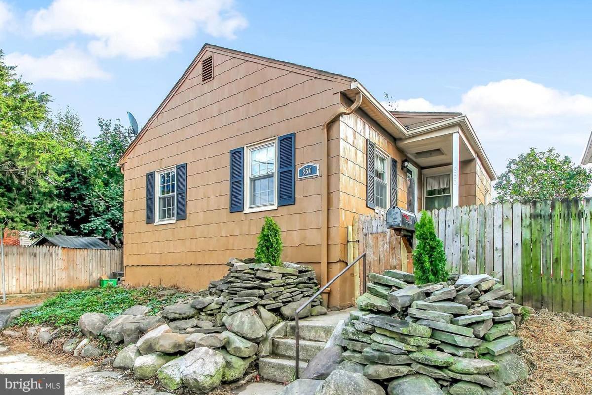 House for rent at 850 Wood St, York, PA 17404