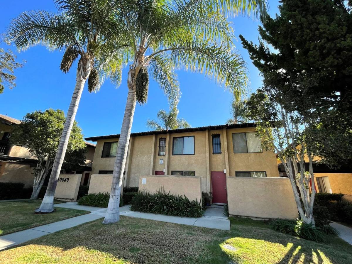Apartment for rent at 10855 & 10880 Del Norte, Ventura, CA 93004