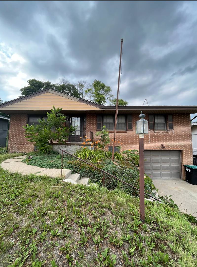 House for rent at 9470 Maple St, Omaha, NE 68134