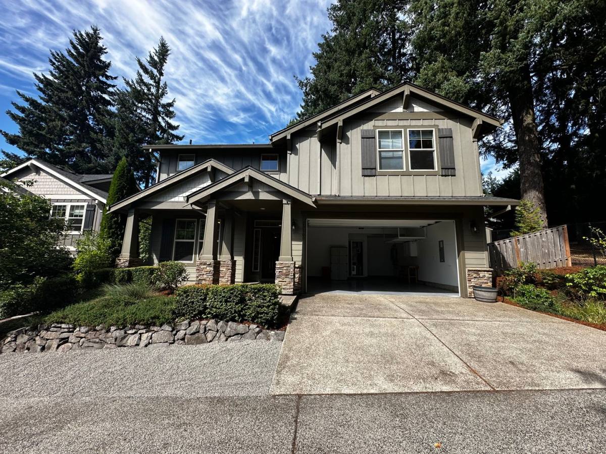 House for rent at 23103 Bland Circle, West Linn, OR 97068