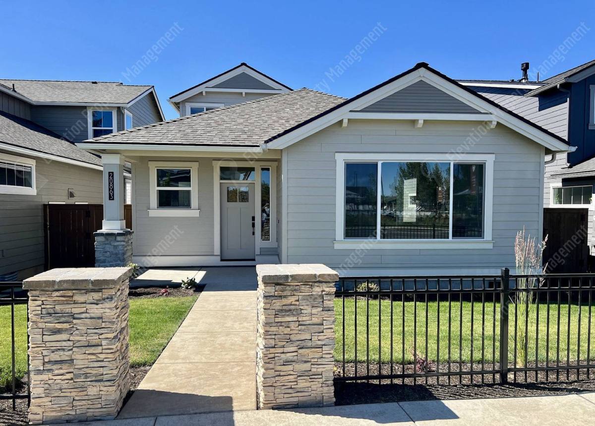 House for rent at 20863 SE Caldera Dr, Bend, OR 97702