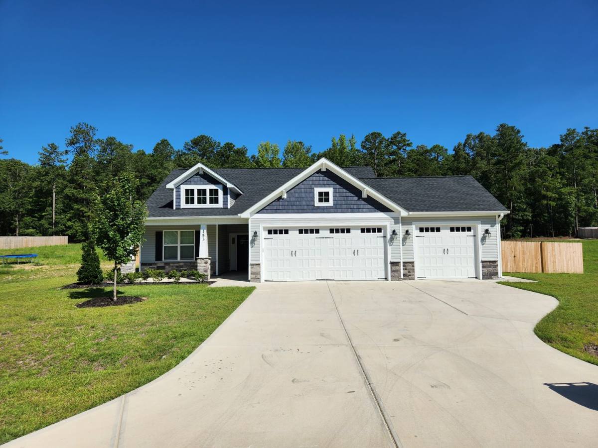 House for rent at 153 Edgefield Dr, Sanford, NC 27332
