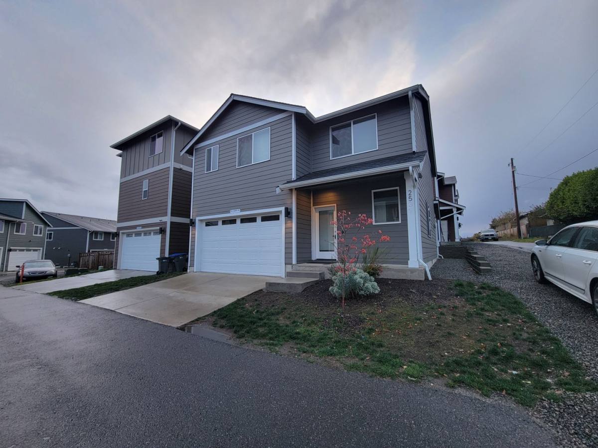House for rent at 2526 Zeeden Way, Bremerton, WA 98310