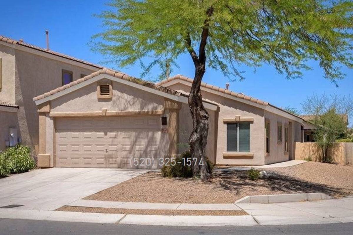 House for rent at 493 E Placita Nodo, Sahuarita, AZ 85629