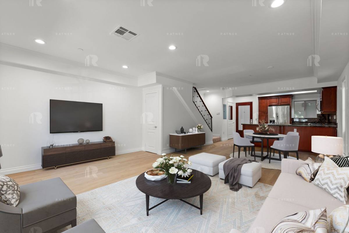 Townhouse for rent at 5056 Laurel Canyon Blvd, Valley Village, CA 91607