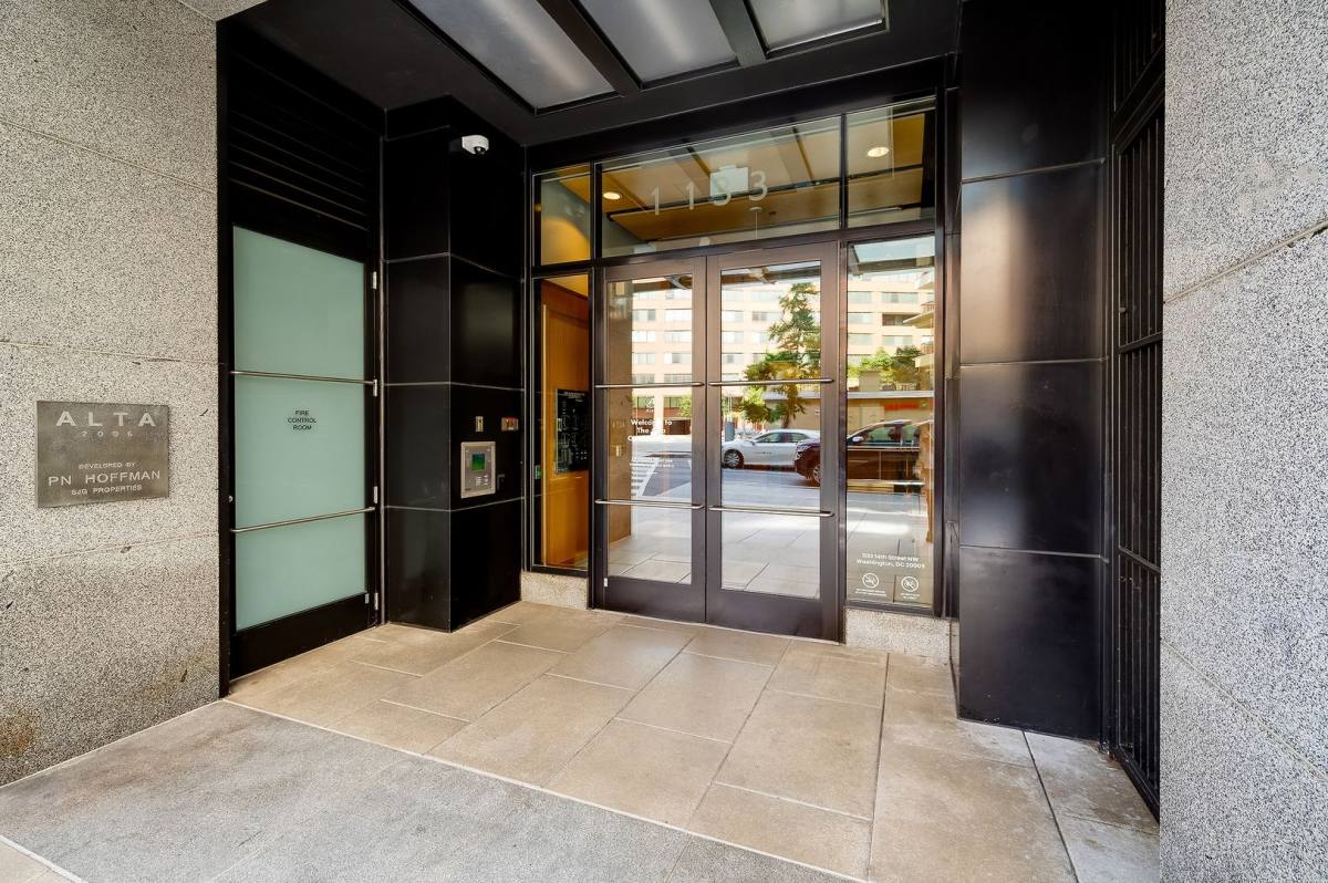 Apartment for rent at 1133 14th St NW, Washington, DC 20005