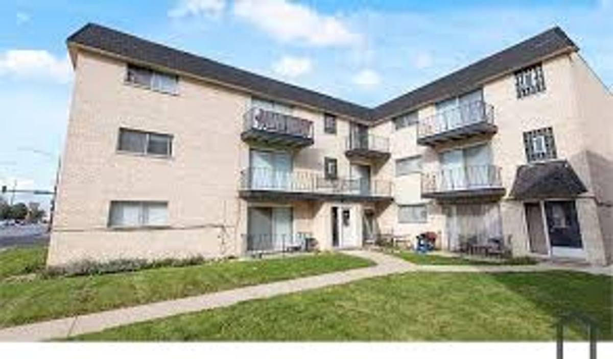 Apartment for rent at 4650 W 79th St, Chicago, IL 60652
