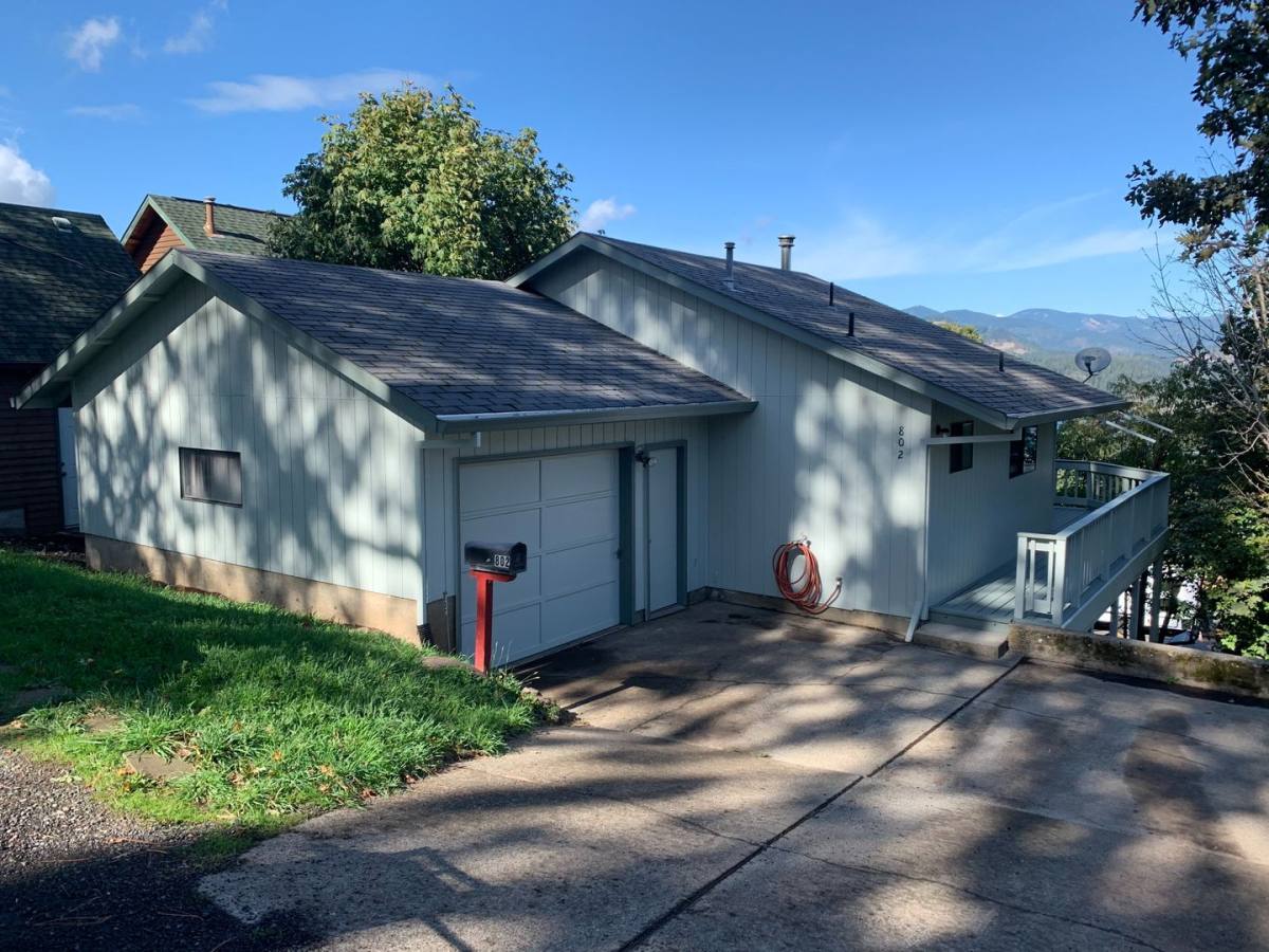 Apartment for rent at 802 Mollie Ave, Hood River, OR 97031