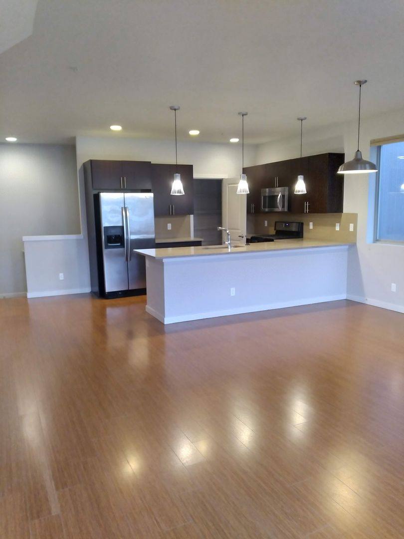 Townhouse for rent at 1607 NW Davis St, Portland, OR 97209