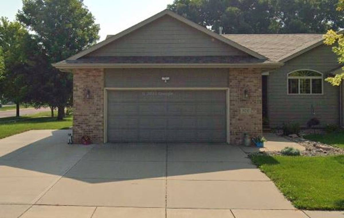 Townhouse for rent at 300 Emmett Trail, Harrisburg, SD 57032