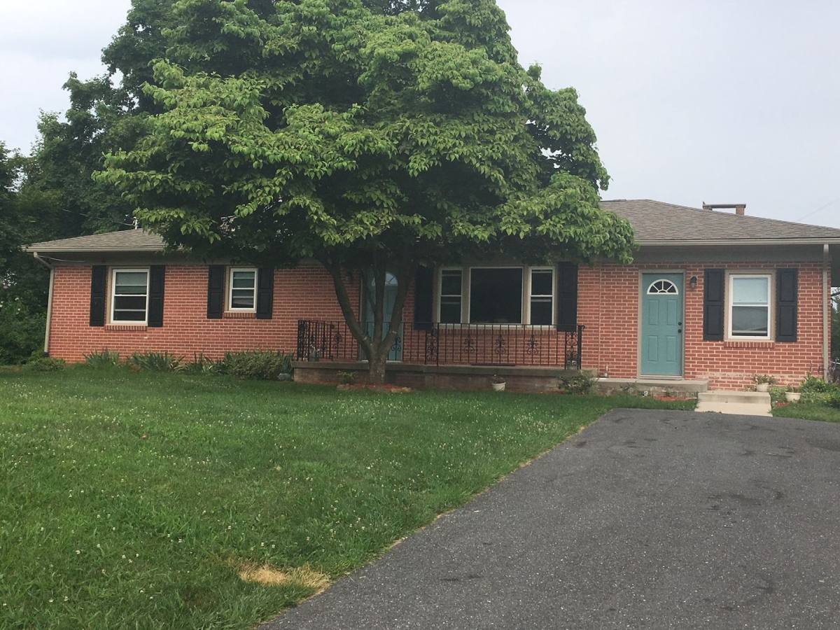 House for rent at 379 National Ave, Staunton, VA 24401