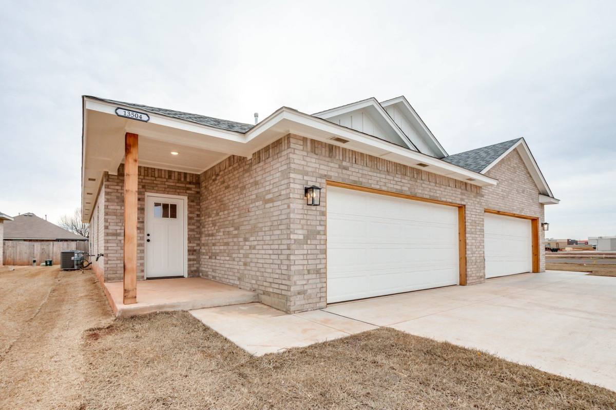 Townhouse for rent at 13500 & 13504 Calli Court, Piedmont, OK 73078