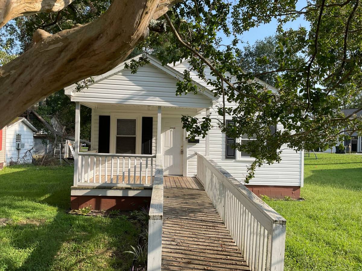 House for rent at 202 E Carol St, Cherryville, NC 28021