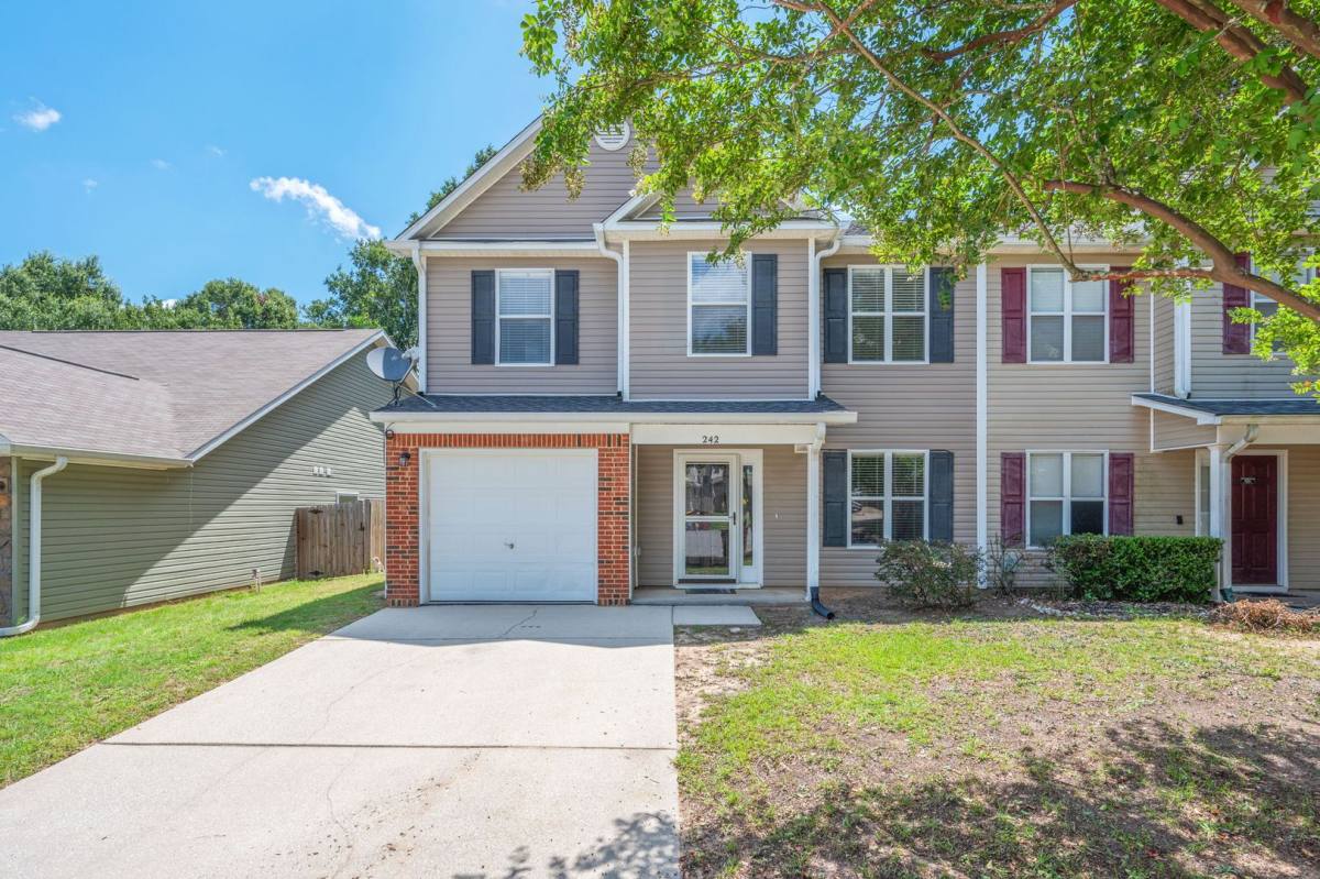 Townhouse for rent at 242 Wainwright Dr, Crestview, FL 32539