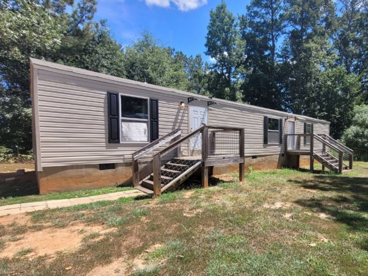 Apartment for rent at 241 Grady Dr, Hull, GA 30646