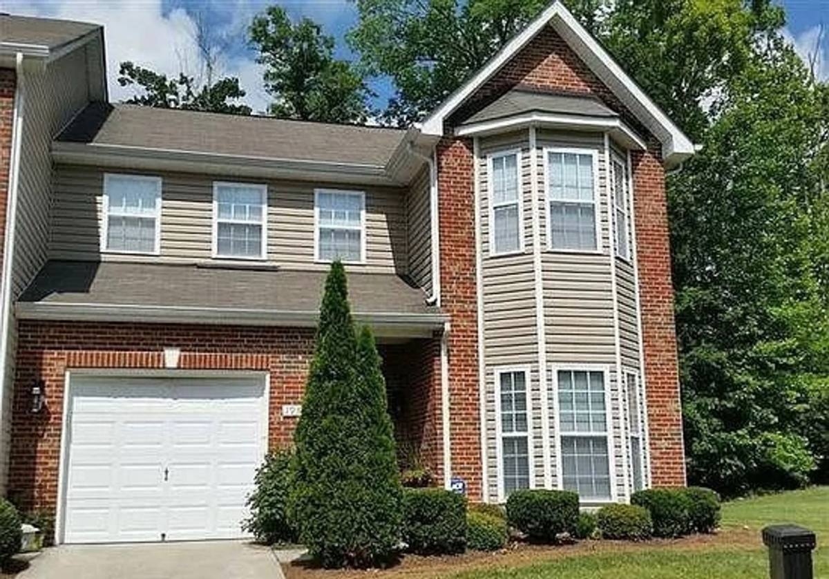 Townhouse for rent at 1938 Munn Pointe Dr, Whitsett, NC 27377