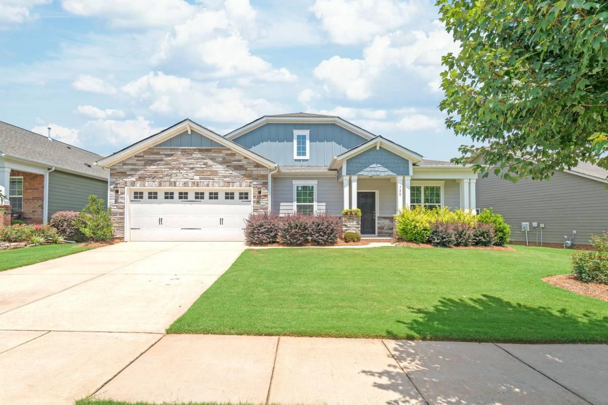 House for rent at 720 Wood Lily Dr, Belmont, NC 28012