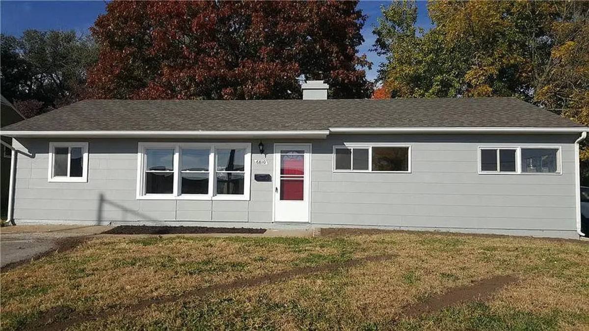 House for rent at 6810 Longview Rd, Kansas City, MO 64134