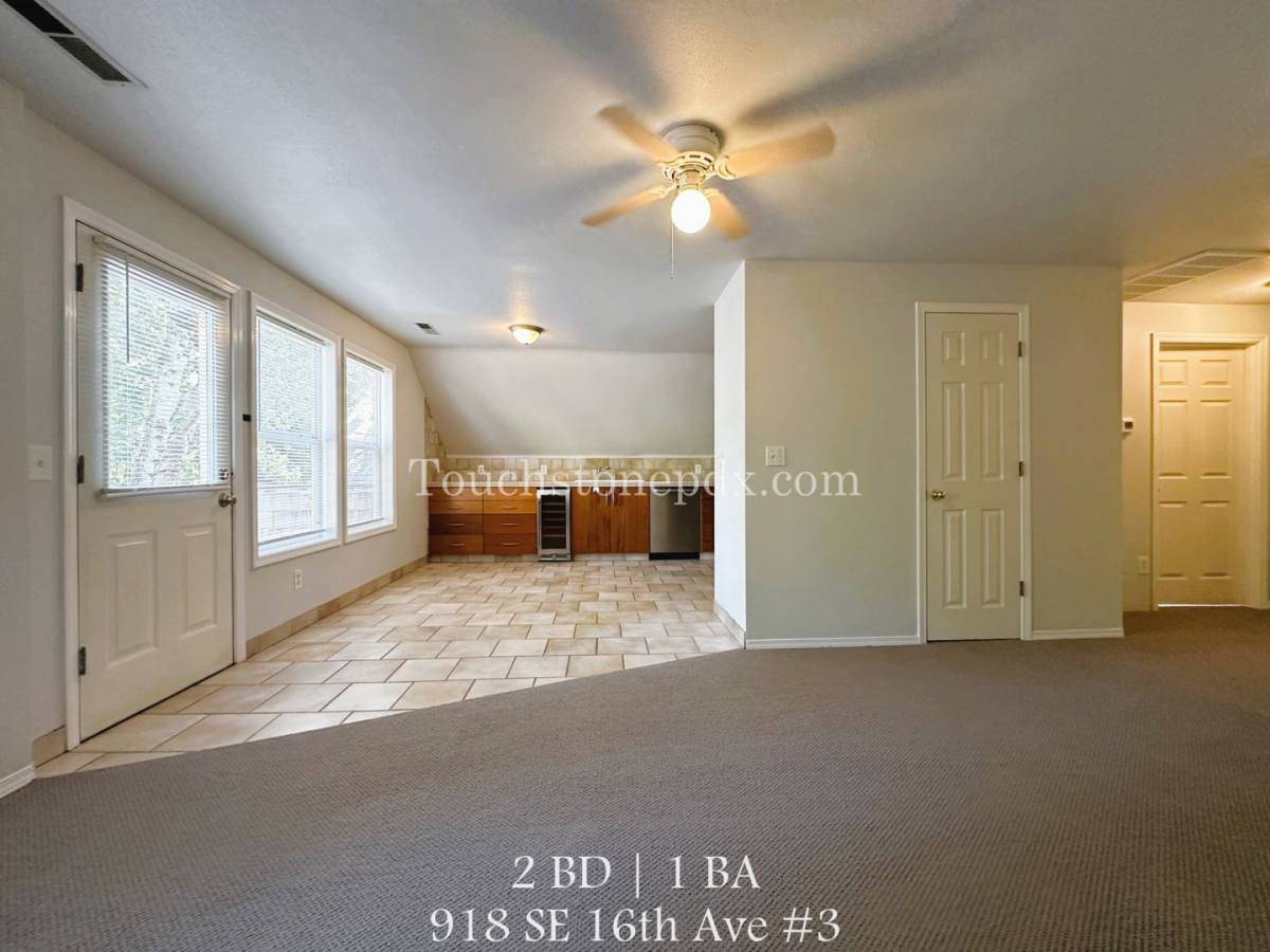 Apartment for rent at 918 SE 16th Ave, Portland, OR 97214