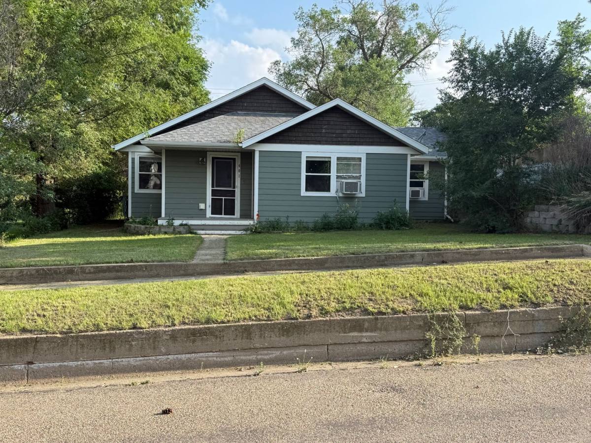 House for rent at 401 2nd Ave NW, Watford City, ND 58854