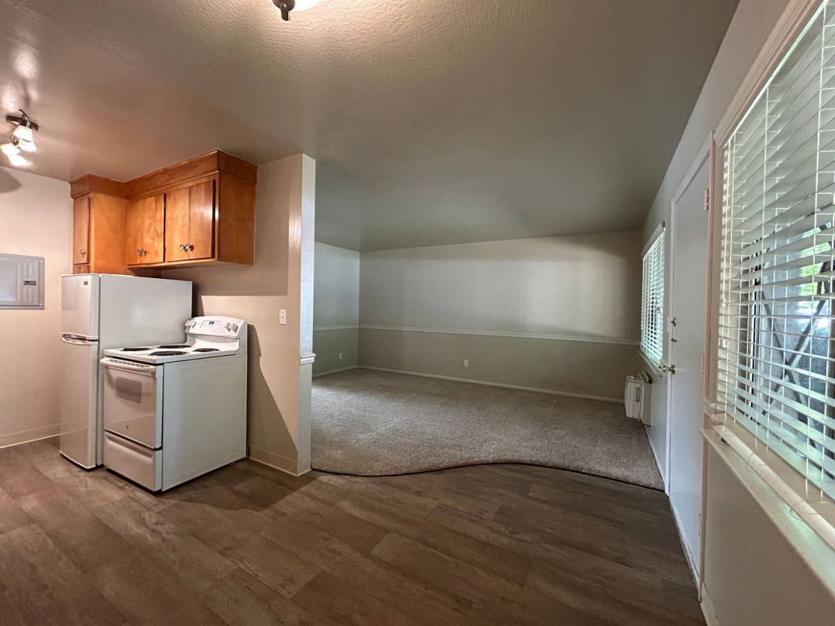 Apartment for rent at 5484 Carlson Dr, Sacramento, CA 95819