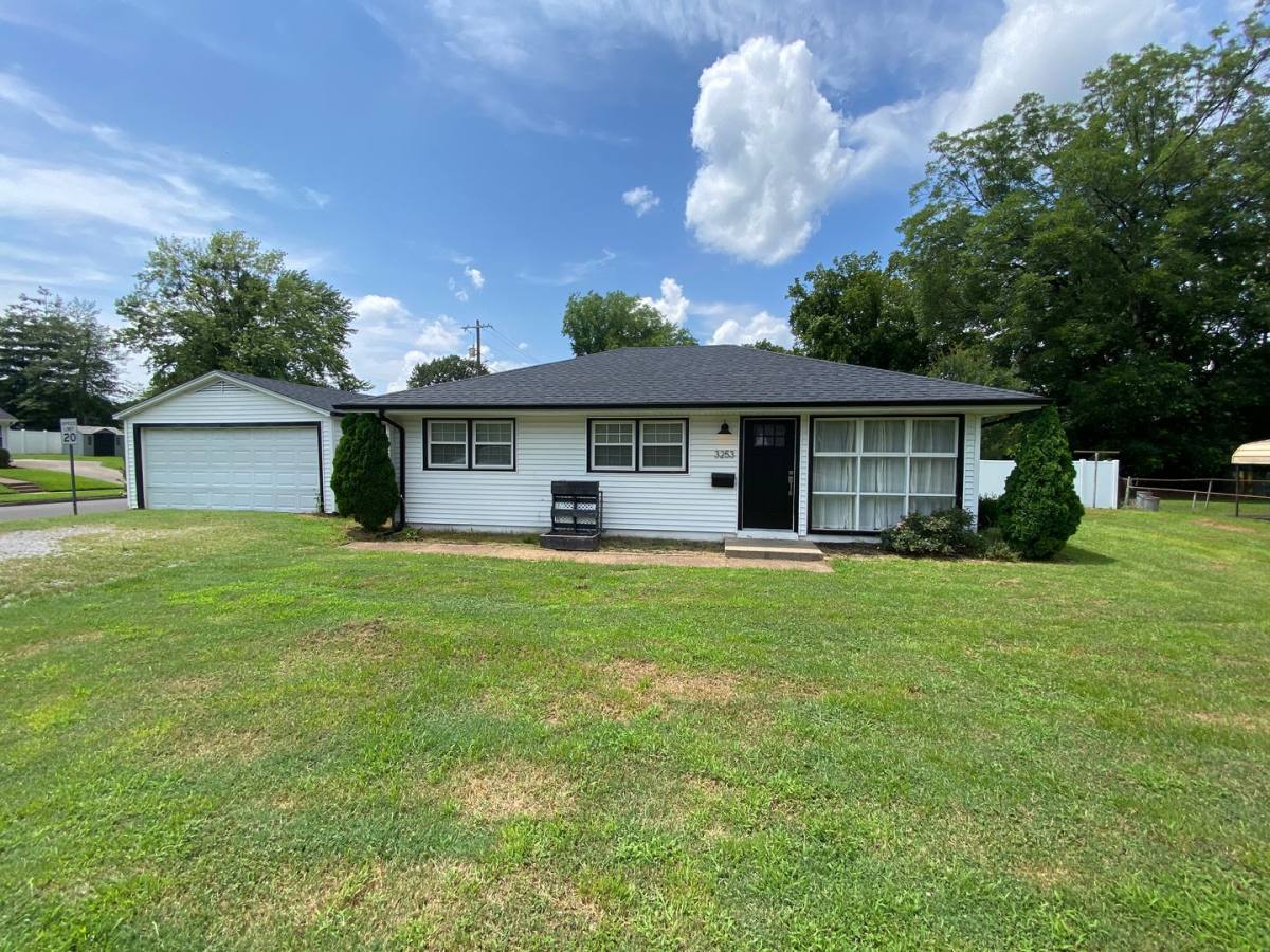 House for rent at 3253 Pines Rd, Paducah, KY 42001