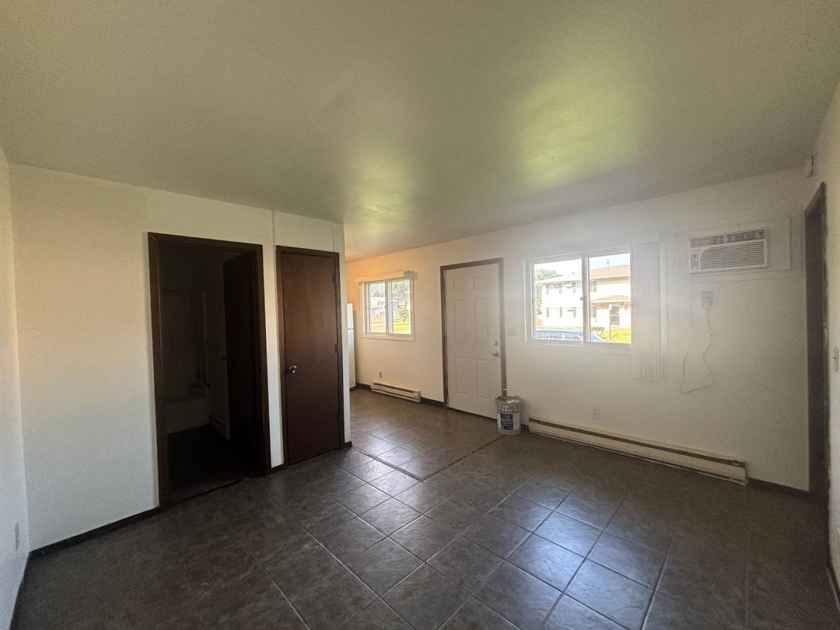 Apartment for rent at 1749 La Crescent St, La Crosse, WI 54603