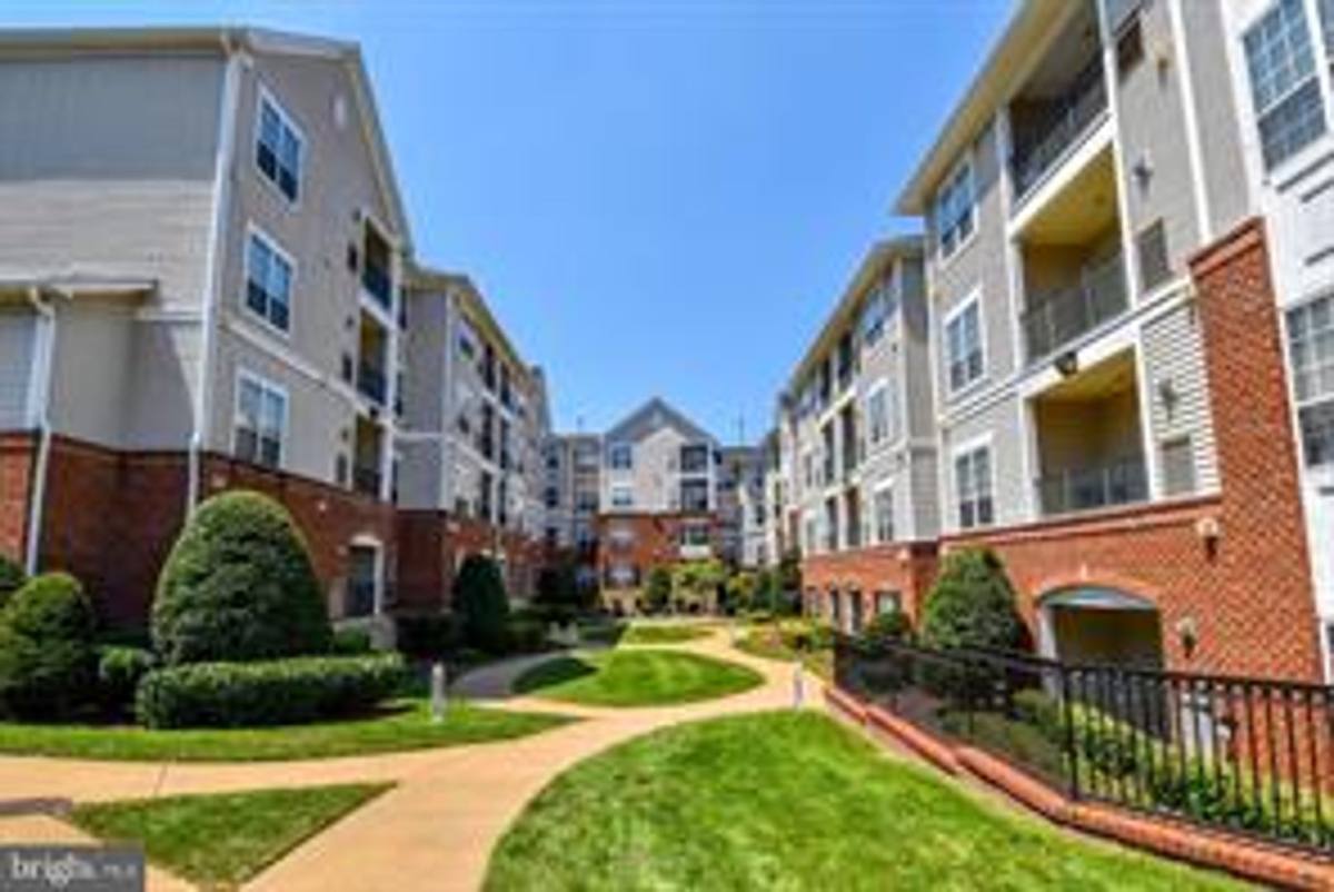 House for rent at 4850 Eisenhower Ave #227, Alexandria, VA 22304