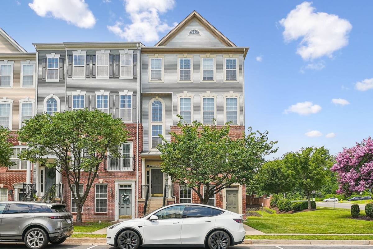 Townhouse for rent at 15503 John Diskin Circle #32, Woodbridge, VA 22191