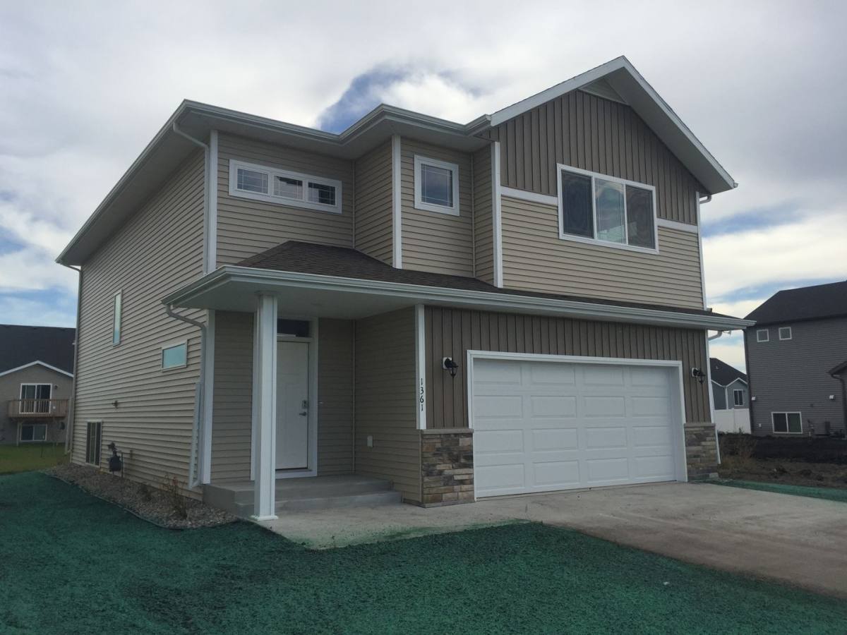 House for rent at 1361 Goldenwood Dr, West Fargo, ND 58078