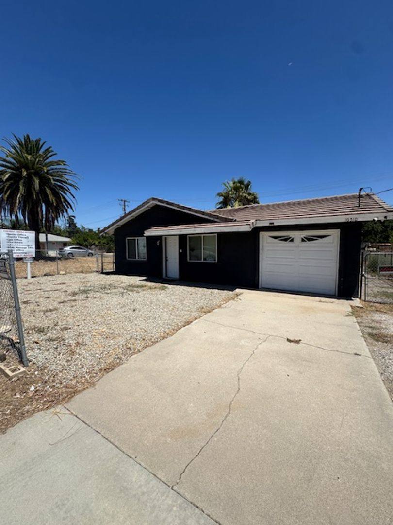 House for rent at 16510 Lakeshore Dr, Lake Elsinore, CA 92530